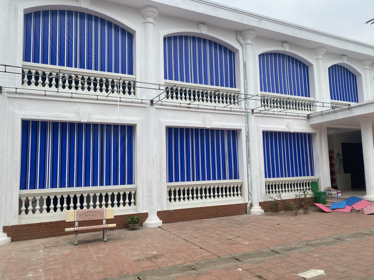 bạt che nắng mưa trường học