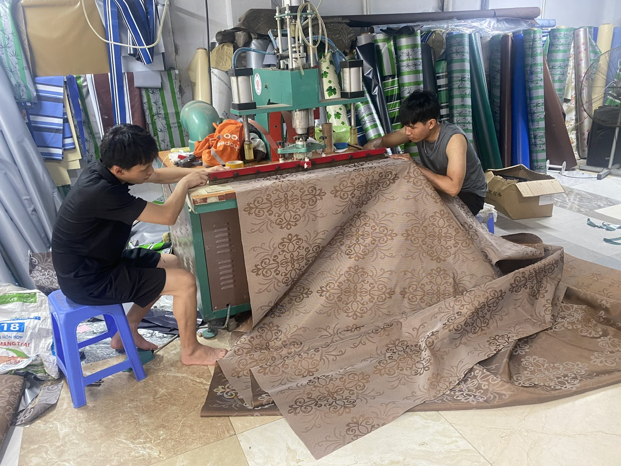 sản xuất bạt che nắng mưa