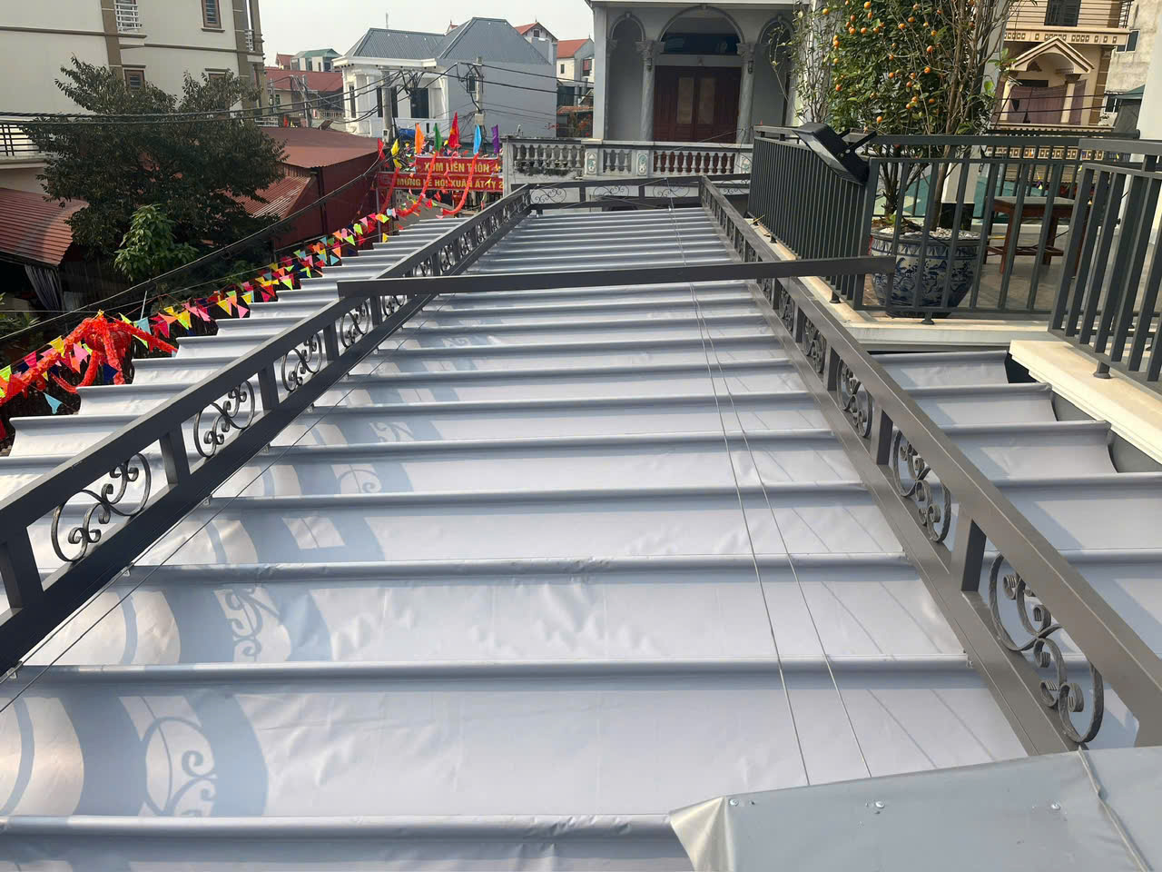 mái bạt xếp sân vườn