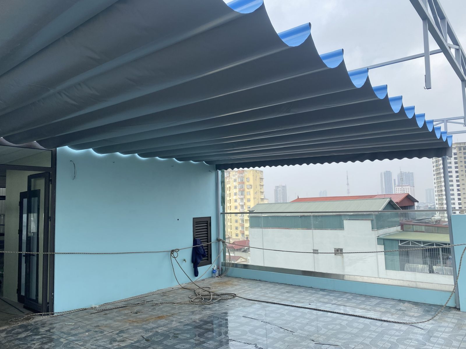 mái bạt xếp che sân thượng